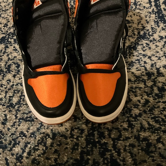 Jordan 1’s shattered backboard satin. Brand New - Picture 5 of 6